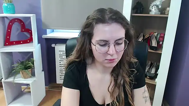 Snapshot of Zoey_Erotic chatting on 03/05/25, 11:49 Zoey Erotic online show from 03/05/25, 11:49