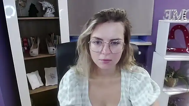 Snapshot of Zoey_Erotic chatting on 09/09/25, 04:23 Zoey Erotic online show from 09/09/25, 04:23