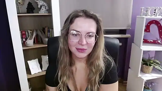Snapshot of Zoey_Erotic chatting on 10/13/25, 04:34 Zoey Erotic online show from 10/13/25, 04:34