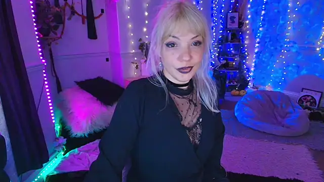 AliceW0lf online show from 05/04/26, 09:11