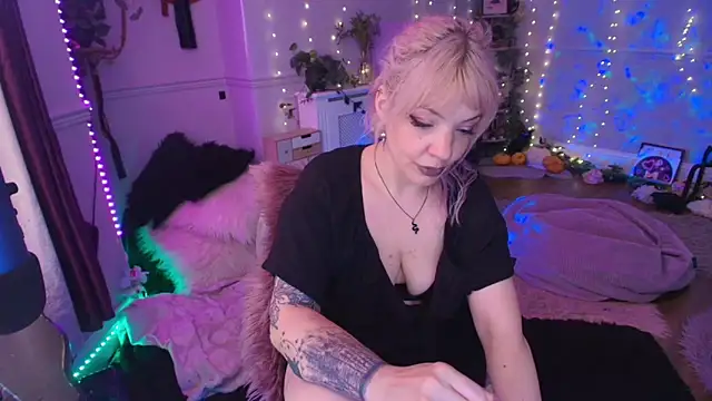 AliceW0lf online show from 05/26/26, 06:59