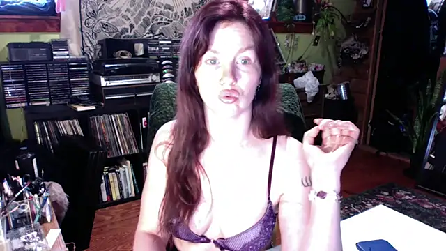 Snapshot of courtneyoccult chatting on 09/13/25, 12:32 courtneyoccult online show from 09/13/25, 12:32