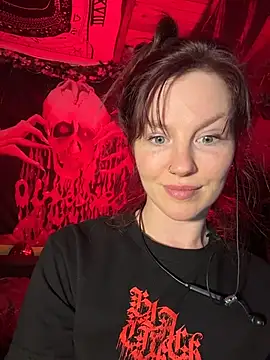 Snapshot of courtneyoccult chatting on 10/15/25, 07:52 courtneyoccult online show from 10/15/25, 07:52