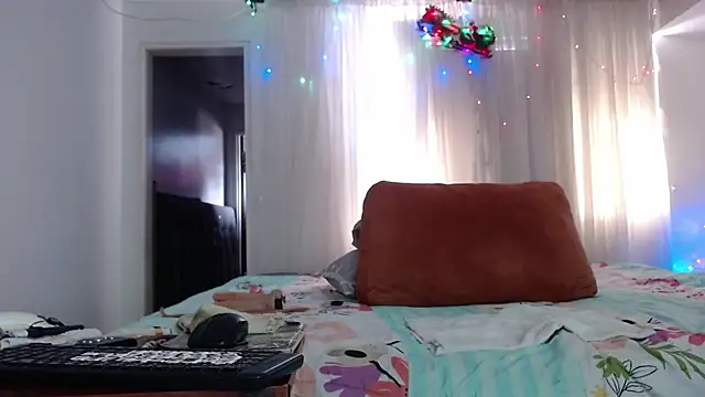 Snapshot of linapalacios chatting on 12/15/25, 08:02 linapalacios online show from 12/15/25, 08:02