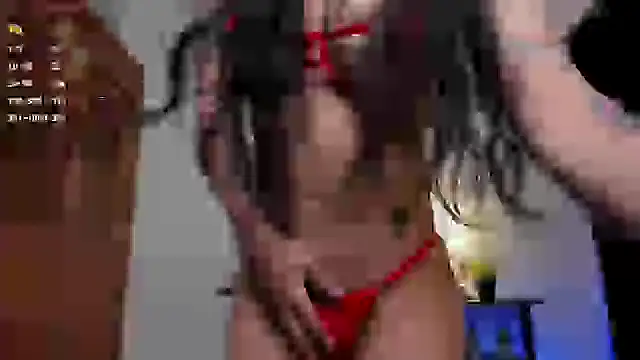 Snapshot of girl_dollxx chatting on 12/10/24, 04:27 girl dollxx online show from 12/10/24, 04:27