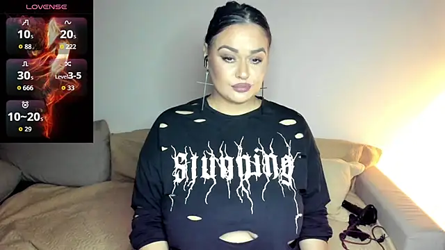 Snapshot of Laura_sinner chatting on 10/23/25, 04:39 Laura sinner online show from 10/23/25, 04:39