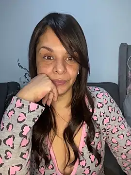 Snapshot of Kataliina chatting on 10/10/25, 03:55 Kataliina online show from 10/10/25, 03:55