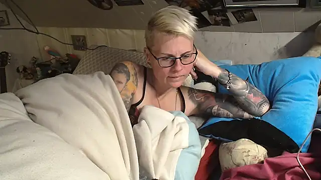 MaryG online show from 12/03/24, 08:39