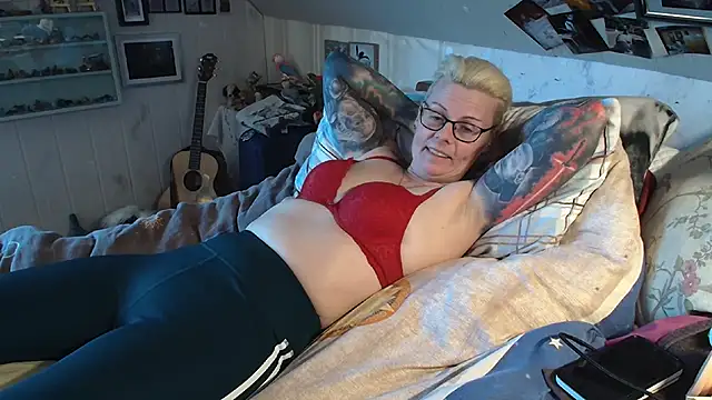 MaryG online show from 02/08/25, 02:49