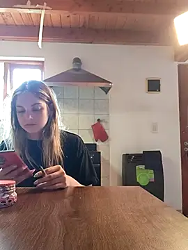 Snapshot of Elnonoykeila77 chatting on 02/13/25, 08:13 Elnonoykeila77 online show from 02/13/25, 08:13