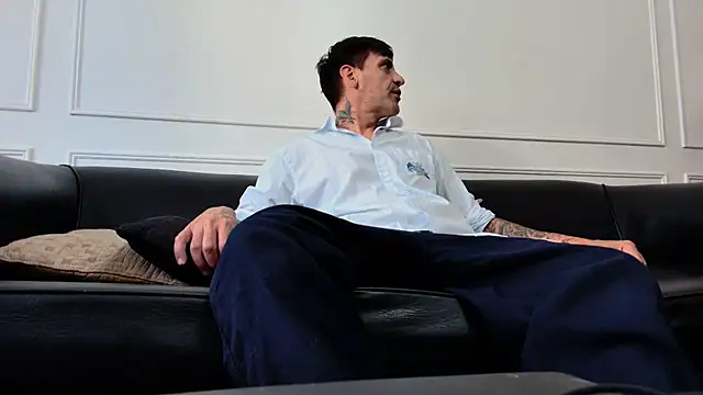 Snapshot of Elnonoykeila77 chatting on 02/13/26, 06:37 Elnonoykeila77 online show from 02/13/26, 06:37