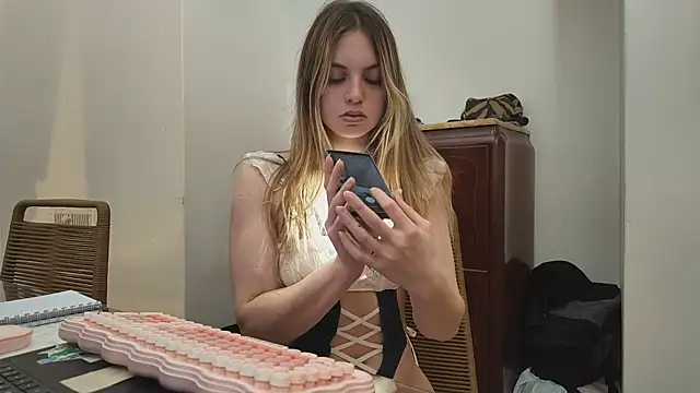 Elnonoykeila77 online show from 06/13/26, 04:10