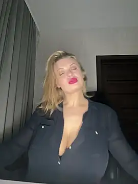 Snapshot of Evellyn chatting on 03/02/25, 09:54 Evellyn online show from 03/02/25, 09:54
