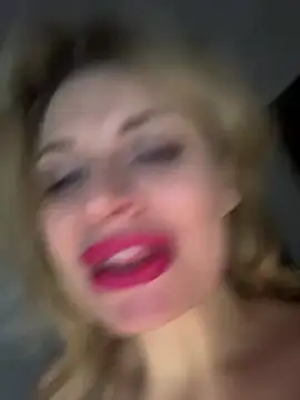 Snapshot of Evellyn chatting on 01/10/26, 06:42 Evellyn online show from 01/10/26, 06:42