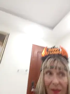 Snapshot of Eliza_Wendy chatting on 10/26/25, 12:44 Eliza Wendy online show from 10/26/25, 12:44