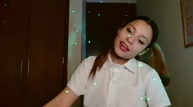 Snapshot of 3littleschoolteens chatting on 02/05/25, 04:59 3littleschoolteens online show from 02/05/25, 04:59