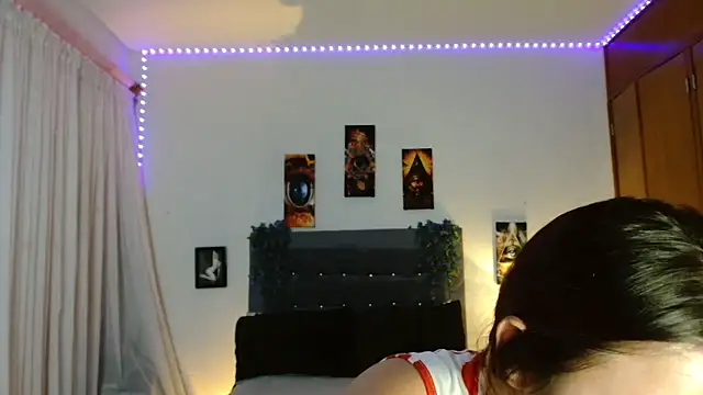 3littleschoolteens online show from 11/18/25, 05:45