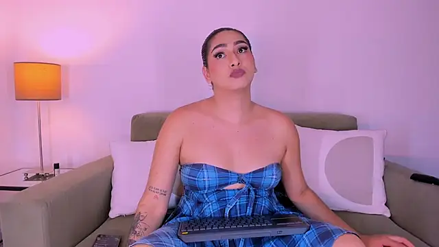 ISABELLASSMITH online show from 03/19/25, 04:57