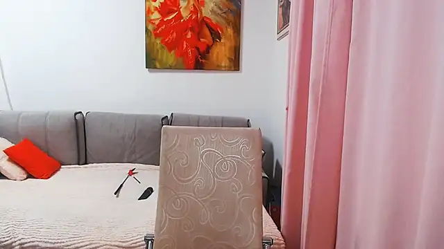 Snapshot of Magic_Blondie chatting on 12/05/25, 02:58 Magic Blondie online show from 12/05/25, 02:58