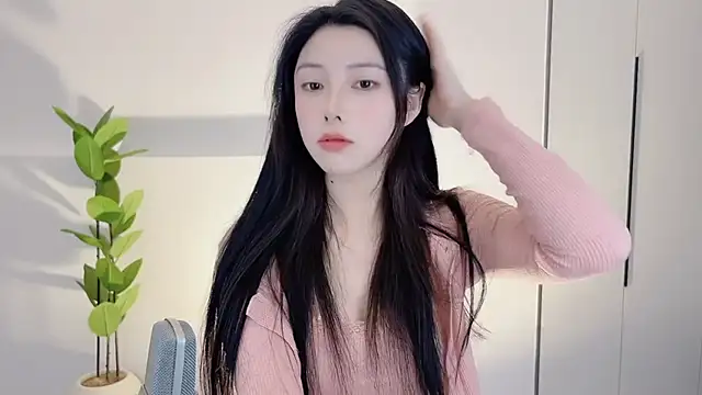 Snapshot of HaagenDazs_ chatting on 02/20/25, 12:57 HaagenDazs online show from 02/20/25, 12:57