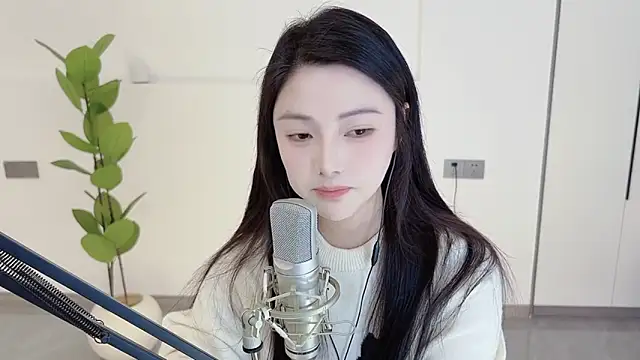 Snapshot of HaagenDazs_ chatting on 03/06/25, 04:19 HaagenDazs online show from 03/06/25, 04:19