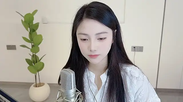 Snapshot of HaagenDazs_ chatting on 03/07/25, 01:09 HaagenDazs online show from 03/07/25, 01:09