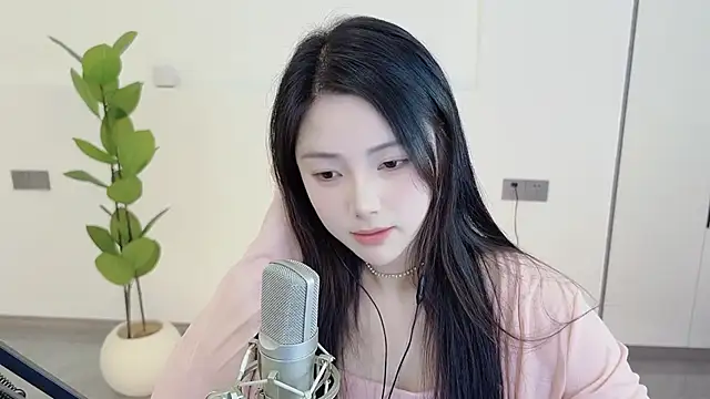 Snapshot of HaagenDazs_ chatting on 03/09/25, 01:04 HaagenDazs online show from 03/09/25, 01:04