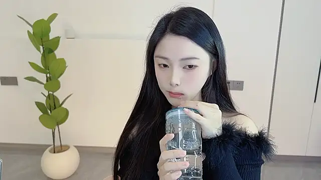 Snapshot of HaagenDazs_ chatting on 03/10/25, 12:51 HaagenDazs online show from 03/10/25, 12:51