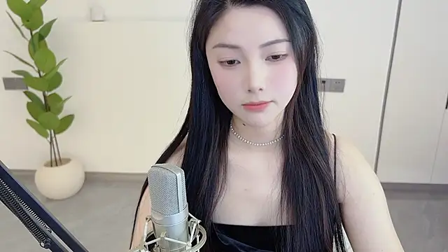 Snapshot of HaagenDazs_ chatting on 03/18/25, 03:42 HaagenDazs online show from 03/18/25, 03:42