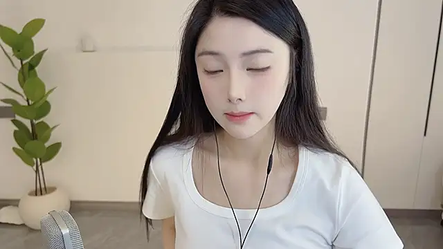 Snapshot of HaagenDazs_ chatting on 03/19/25, 12:48 HaagenDazs online show from 03/19/25, 12:48