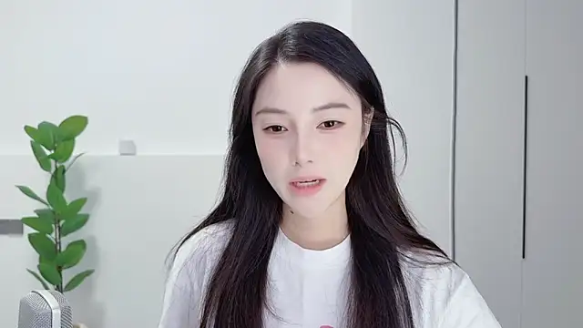 Snapshot of HaagenDazs_ chatting on 09/18/25, 12:51 HaagenDazs online show from 09/18/25, 12:51