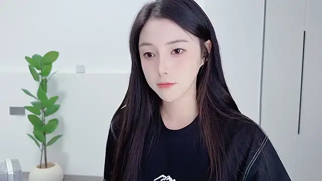 Snapshot of HaagenDazs_ chatting on 10/02/25, 12:56 HaagenDazs online show from 10/02/25, 12:56