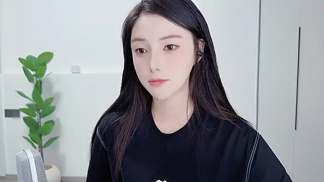 Snapshot of HaagenDazs_ chatting on 10/08/25, 01:09 HaagenDazs online show from 10/08/25, 01:09