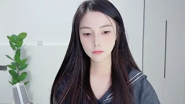 Snapshot of HaagenDazs_ chatting on 10/18/25, 12:06 HaagenDazs online show from 10/18/25, 12:06