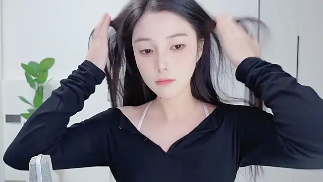 Snapshot of HaagenDazs_ chatting on 10/19/25, 01:23 HaagenDazs online show from 10/19/25, 01:23