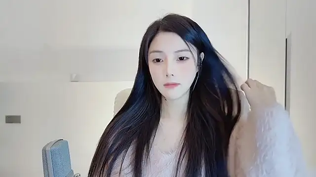 Snapshot of HaagenDazs_ chatting on 11/19/25, 05:40 HaagenDazs online show from 11/19/25, 05:40