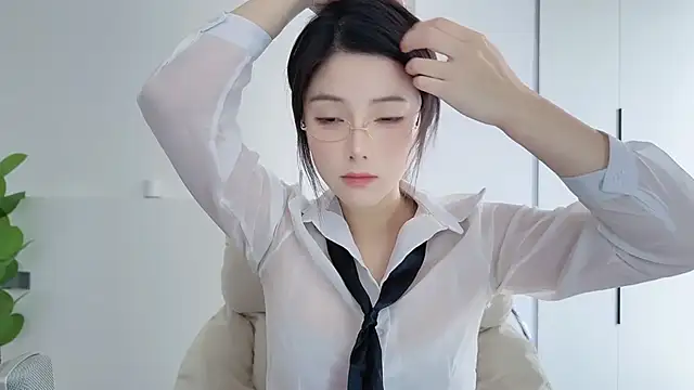 Snapshot of HaagenDazs_ chatting on 12/15/25, 05:12 HaagenDazs online show from 12/15/25, 05:12