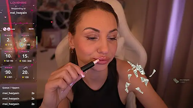 Snapshot of KristiiMax chatting on 10/28/25, 10:41 KristiiMax online show from 10/28/25, 10:41