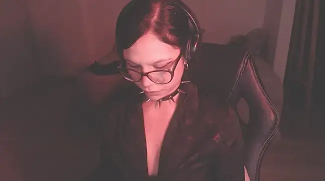 Snapshot of modjo_ chatting on 12/15/24, 07:46 modjo online show from 12/15/24, 07:46