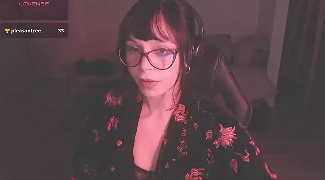 Snapshot of modjo_ chatting on 12/21/24, 06:41 modjo online show from 12/21/24, 06:41