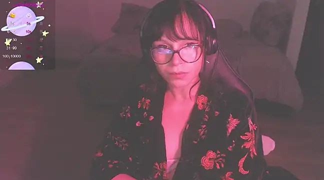 Snapshot of modjo_ chatting on 02/21/25, 07:01 modjo online show from 02/21/25, 07:01