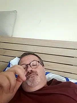 Snapshot of mike9473 chatting on 09/14/25, 01:32 mike9473 online show from 09/14/25, 01:32