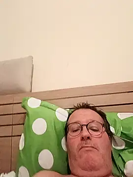 Snapshot of mike9473 chatting on 09/24/25, 09:51 mike9473 online show from 09/24/25, 09:51