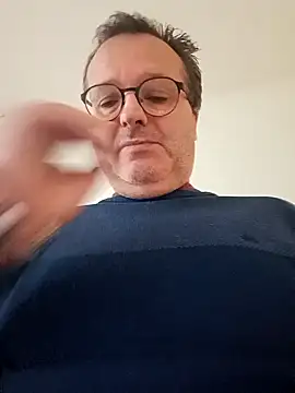 Snapshot of mike9473 chatting on 09/26/25, 08:18 mike9473 online show from 09/26/25, 08:18