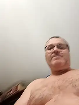 Snapshot of mike9473 chatting on 10/20/25, 04:29 mike9473 online show from 10/20/25, 04:29