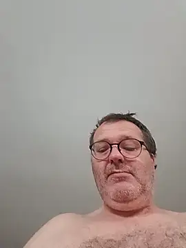 Snapshot of mike9473 chatting on 06/19/26, 05:12 mike9473 online show from 06/19/26, 05:12