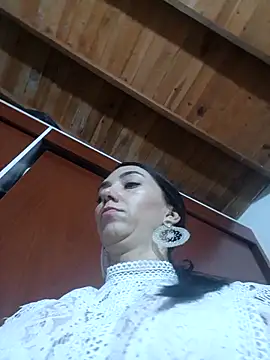 LunaZambrano online show from 04/05/26, 08:28