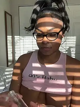 CandyLuxxxx online show from 01/17/25, 09:17