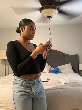 CandyLuxxxx online show from 02/11/25, 09:03