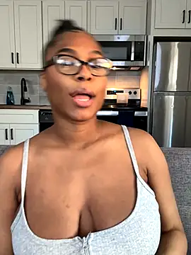 CandyLuxxxx online show from 09/16/25, 07:37